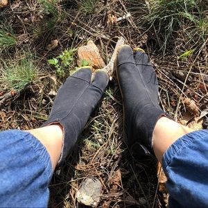 ~unique two sectioned toe shoes~